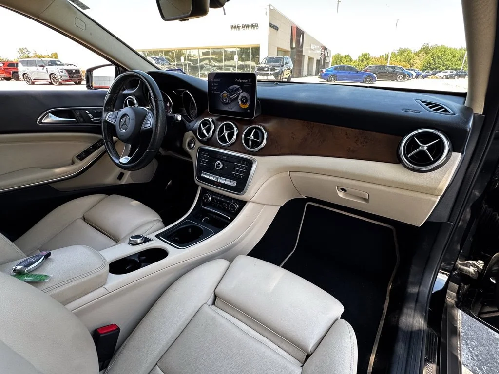Used 2019  Mercedes-Benz GLA 250 image 24