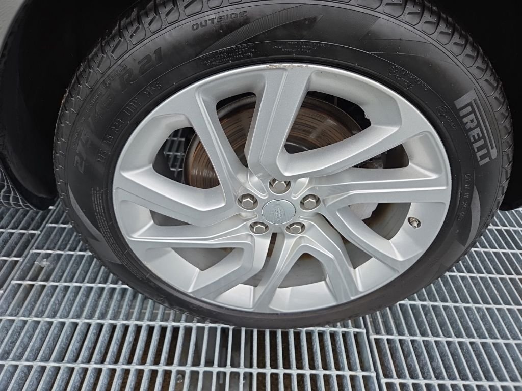 Used 2020 Silicon Silver Premium Metallic Land Rover HSE image 24