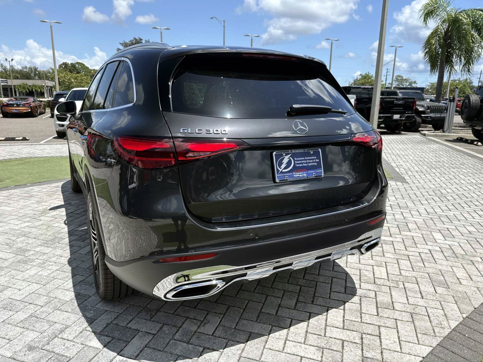 New 2027 Gray Metallic Mercedes-Benz 300 SUV image 9