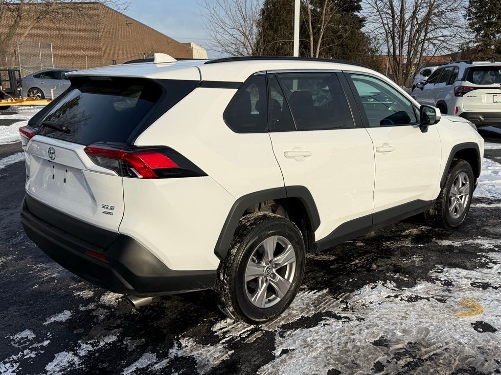 2023 Toyota RAV4 XLE - Photo 9