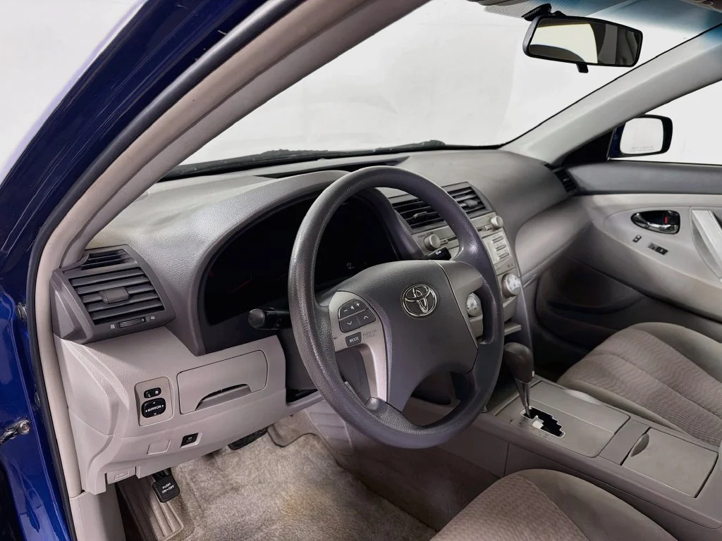 Used 2010 Blue Toyota LE image 10