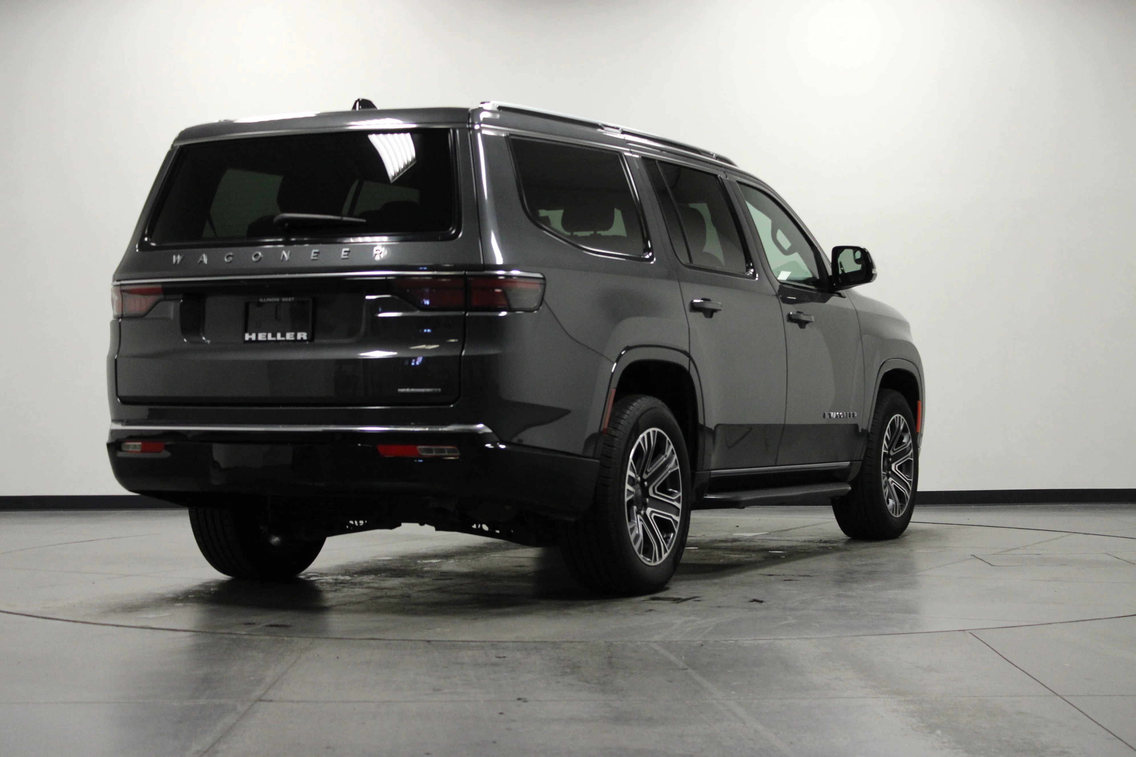 Used 2024 Baltic Gray Metallic Clearcoat Jeep Series II image 4