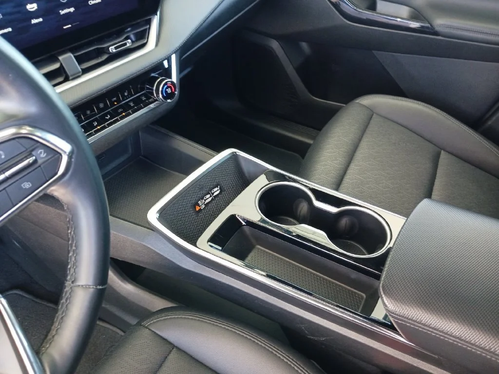 Used 2025 Summit White Chevrolet LT image 11