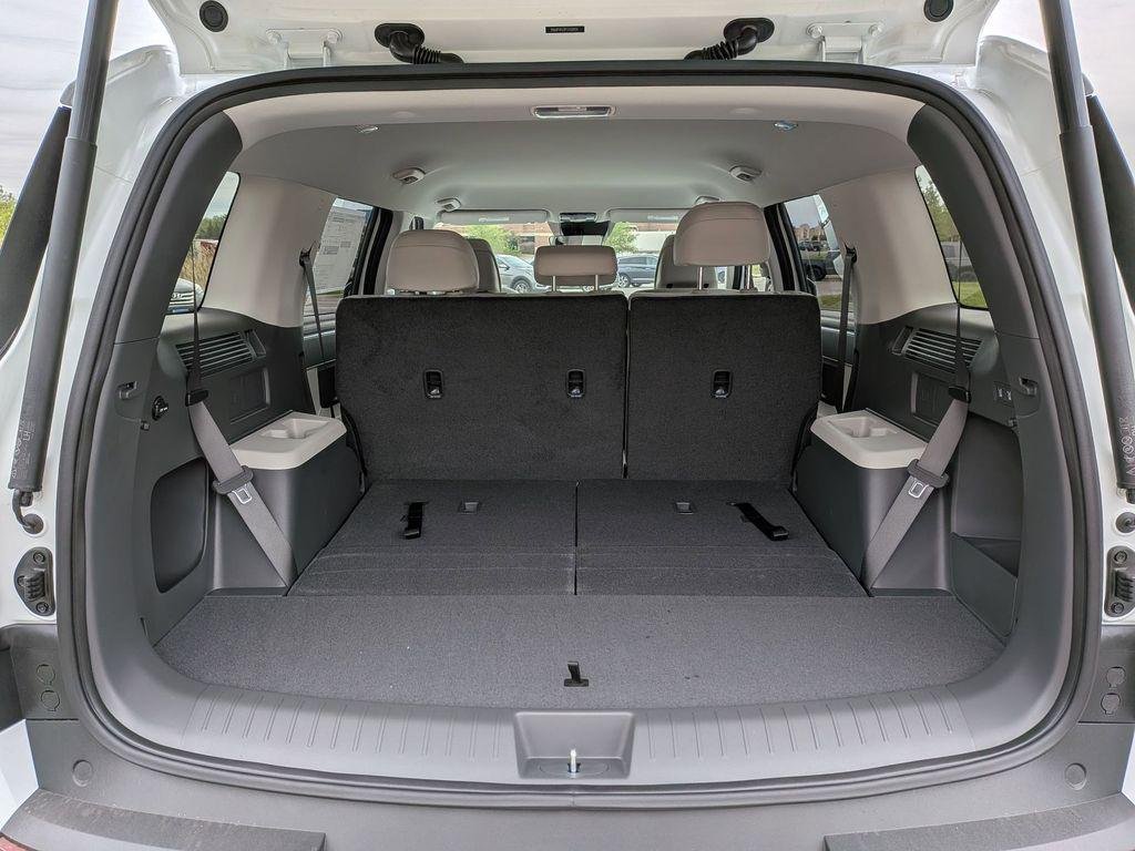 New 2026 White Hyundai SE image 27