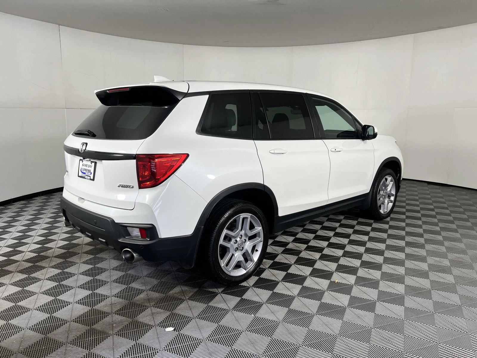Used 2024 Platinum White Pearl Honda EX-L image 28