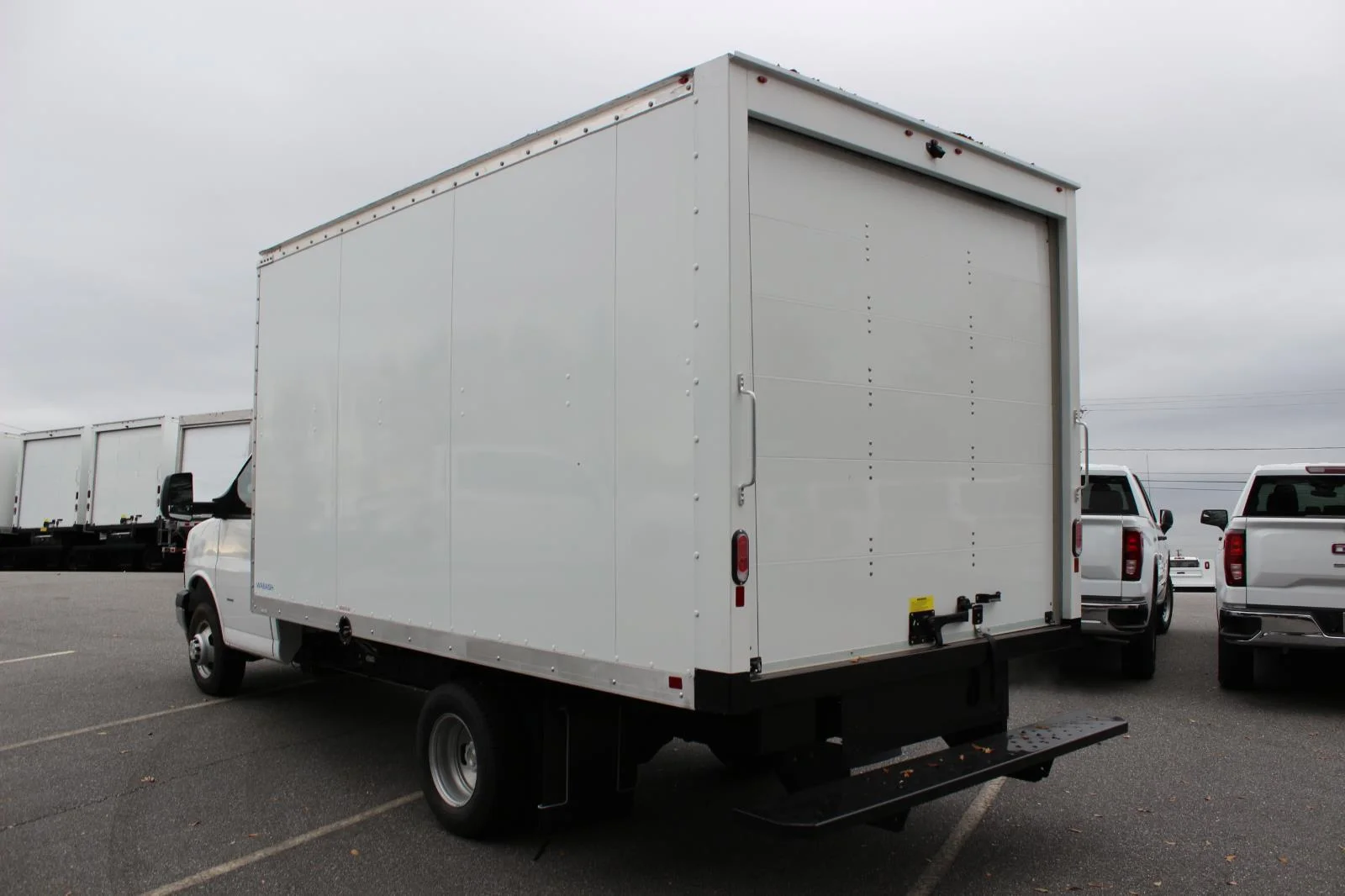 New 2025 Summit White Chevrolet 1WT image 3