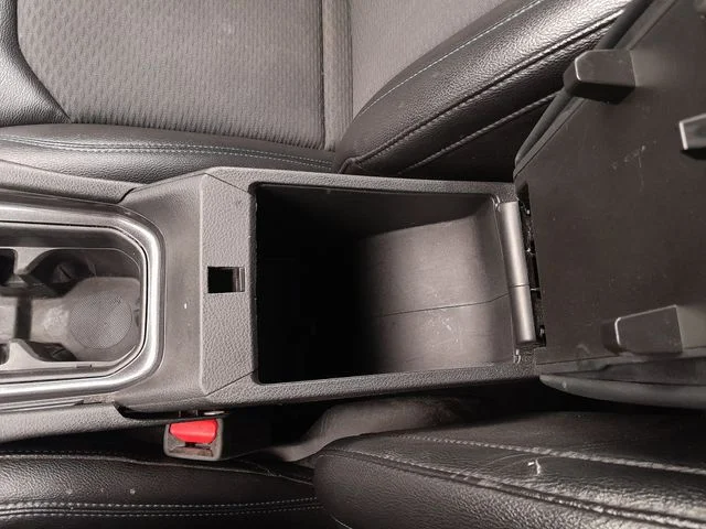 Used 2024 Silver Jeep Latitude image 26