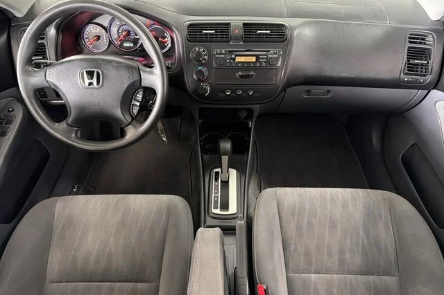 Used 2005 Magnesium Metallic Honda LX image 17