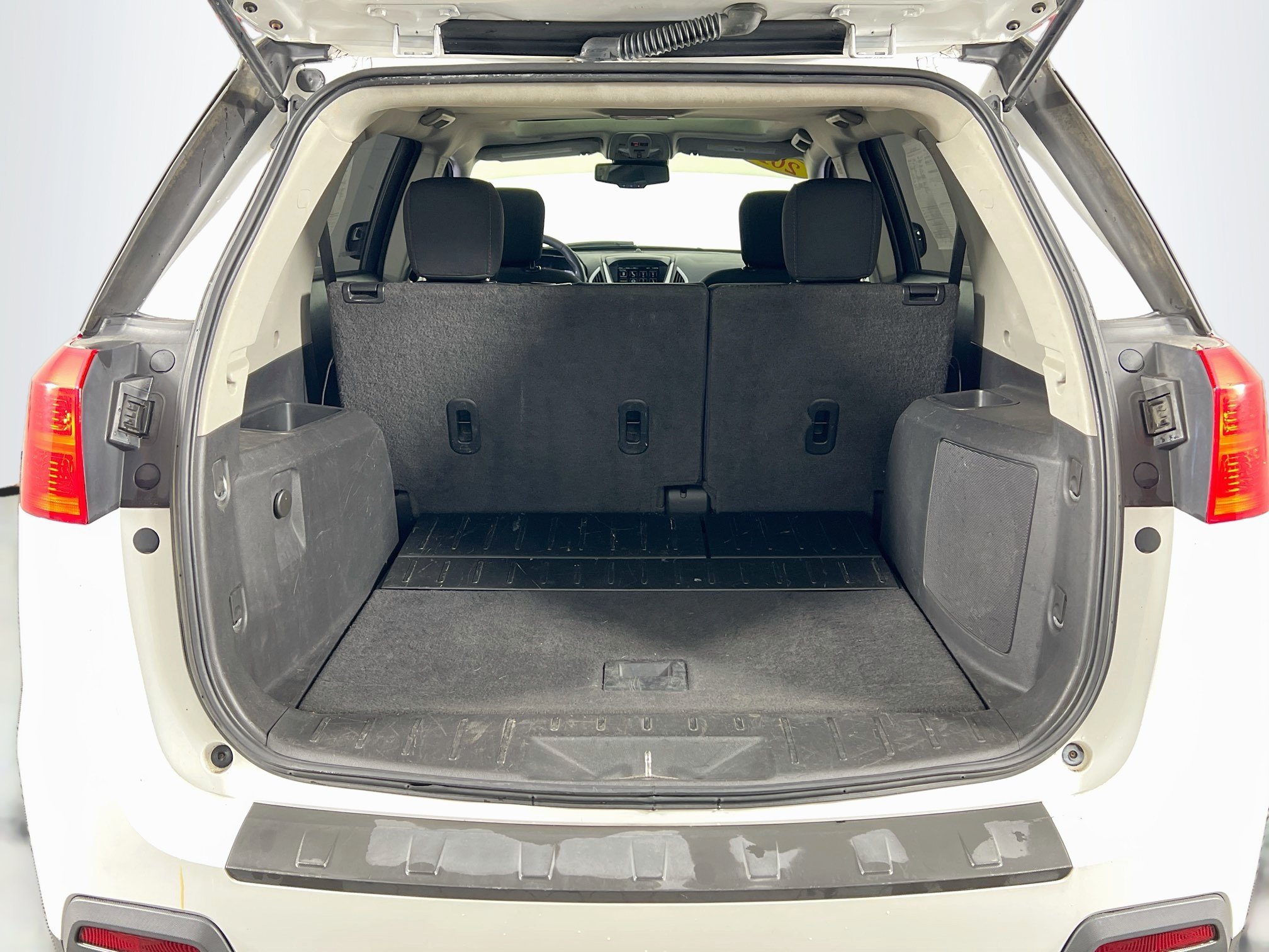 Used 2012 Olympic White GMC SLE-2 image 24
