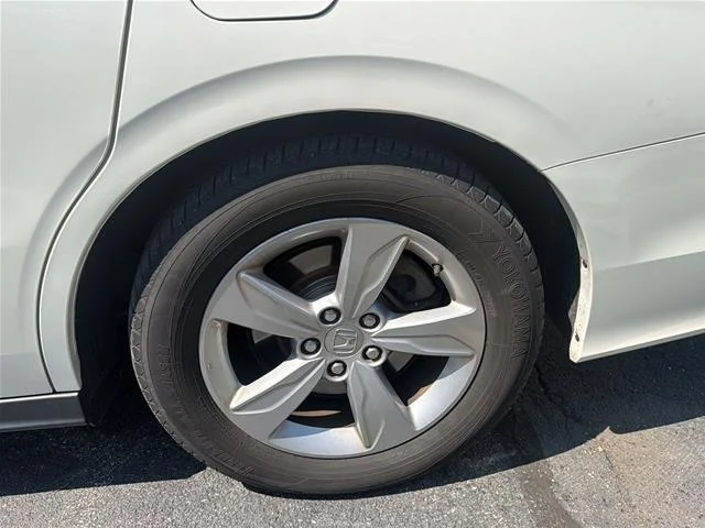 Used 2019 White Diamond Pearl Honda  image 24