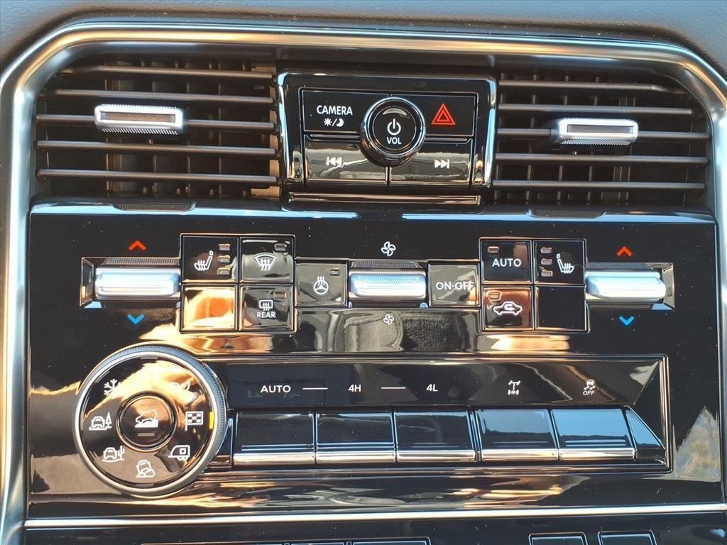 New 2026 Aspen White TriCoat / Super Black Two-tone Nissan PRO-4X® image 16