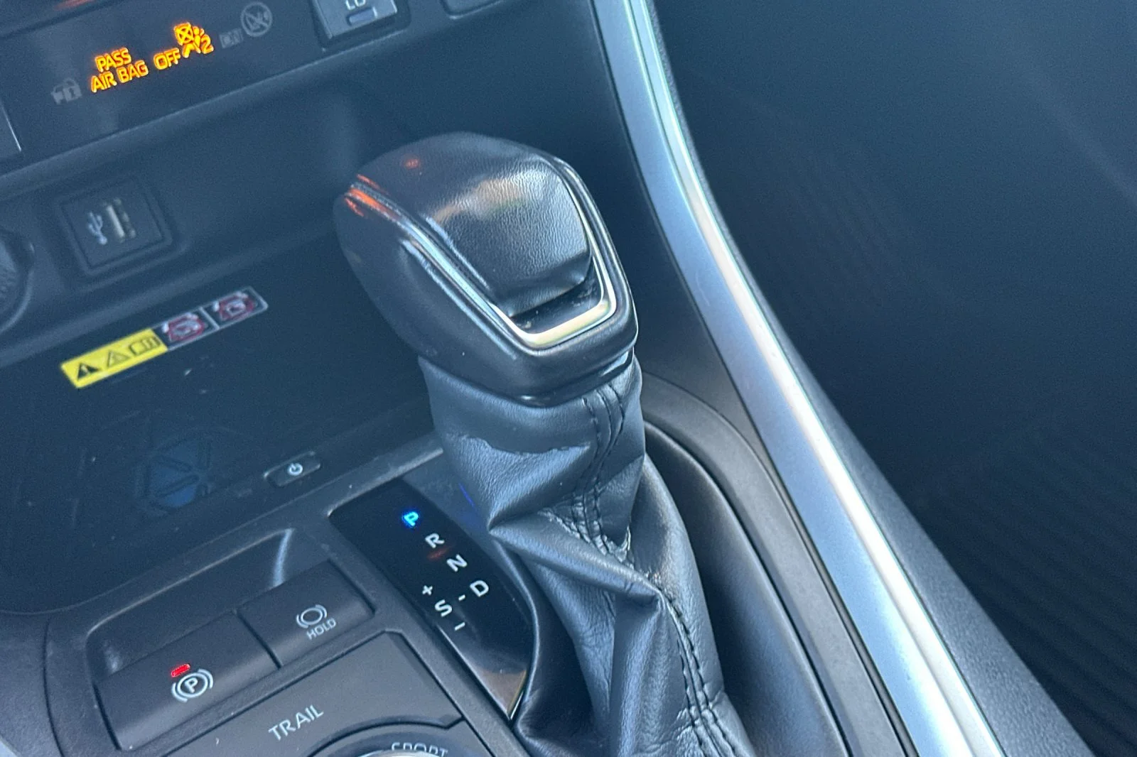 2025 Toyota RAV4 XSE - Photo 27