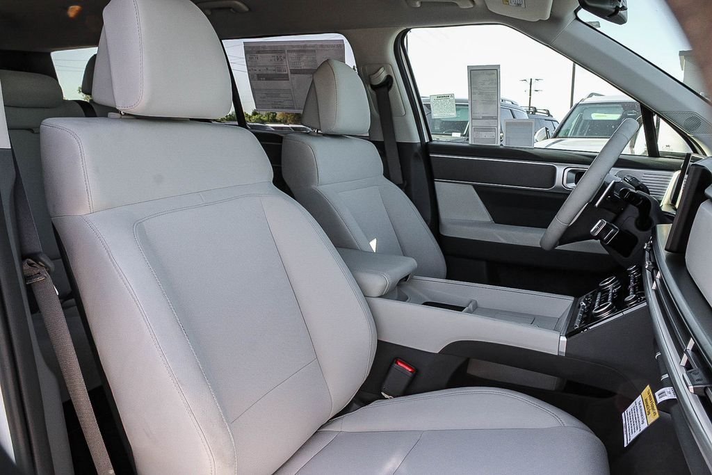 New 2026 White Hyundai SE image 16