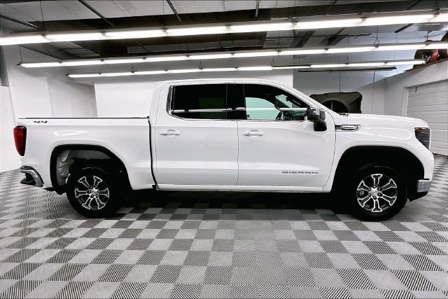 Used 2023 Summit White GMC SLE image 15