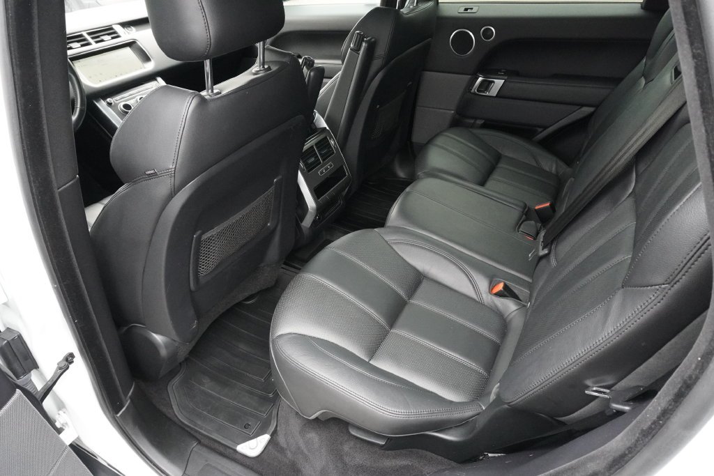 Used 2017 White Land Rover SE image 29