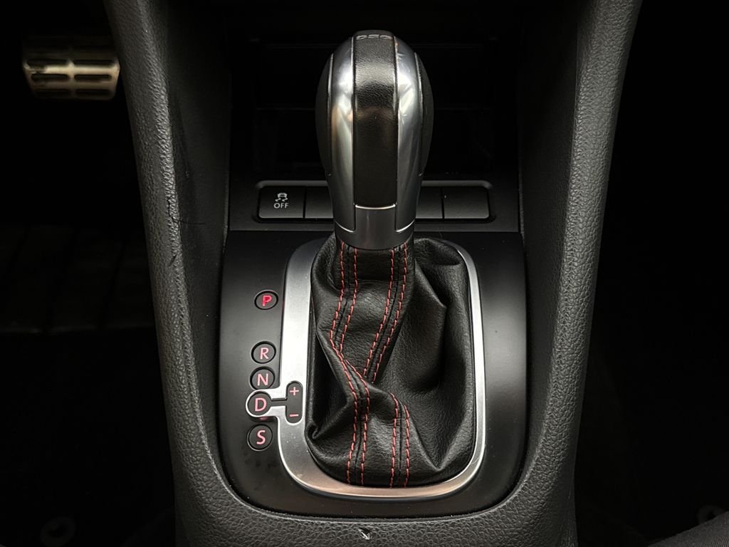 Used 2013 Black Volkswagen Base image 17