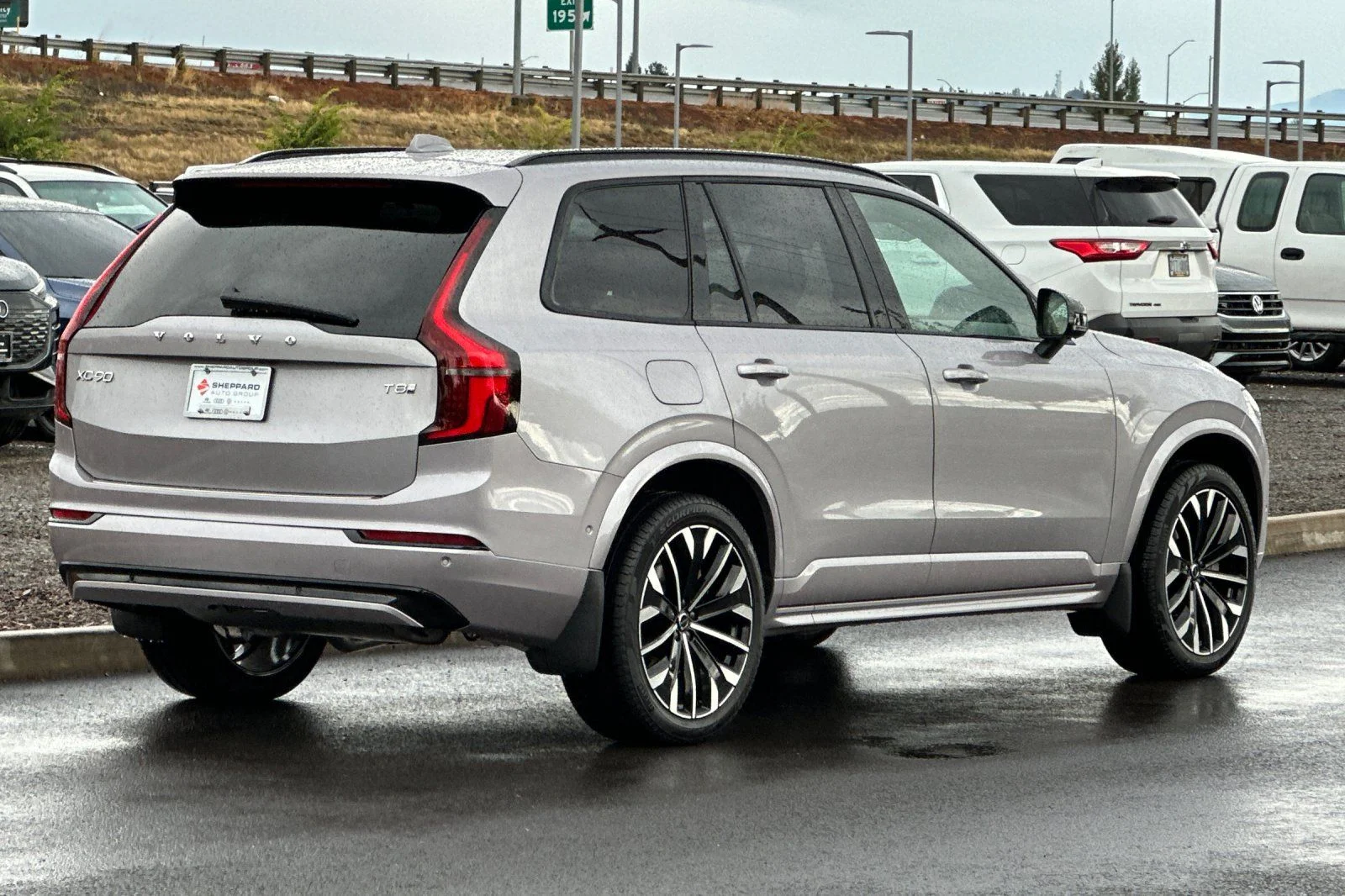 New 2026 Aurora Silver Volvo Ultra image 3