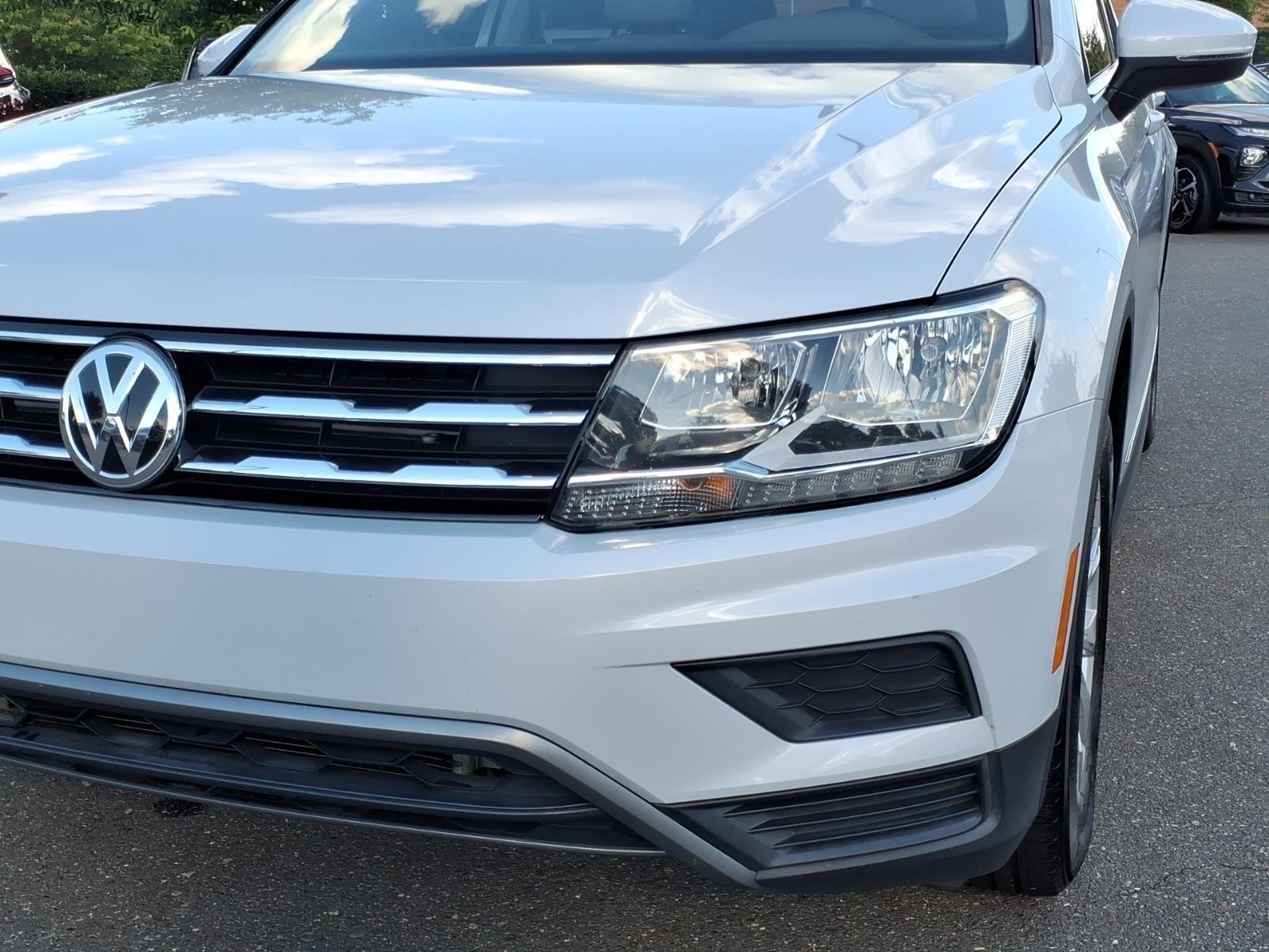Used 2018 Platinum Gray Metallic Volkswagen SEL image 16
