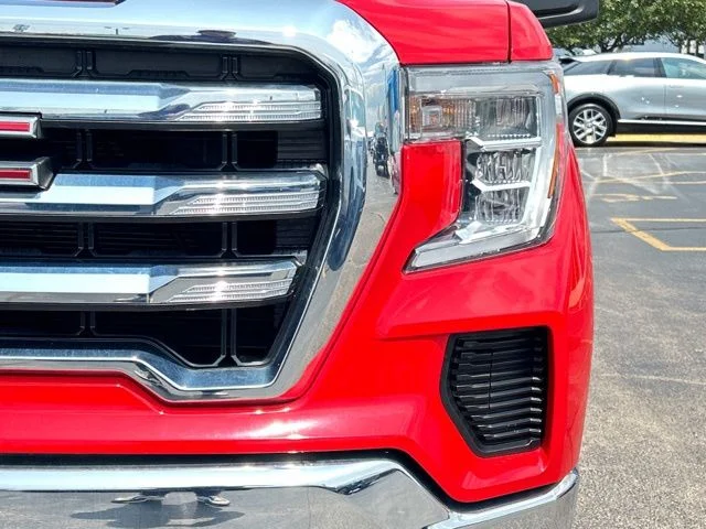 Used 2020 Cardinal Red GMC SLE image 3