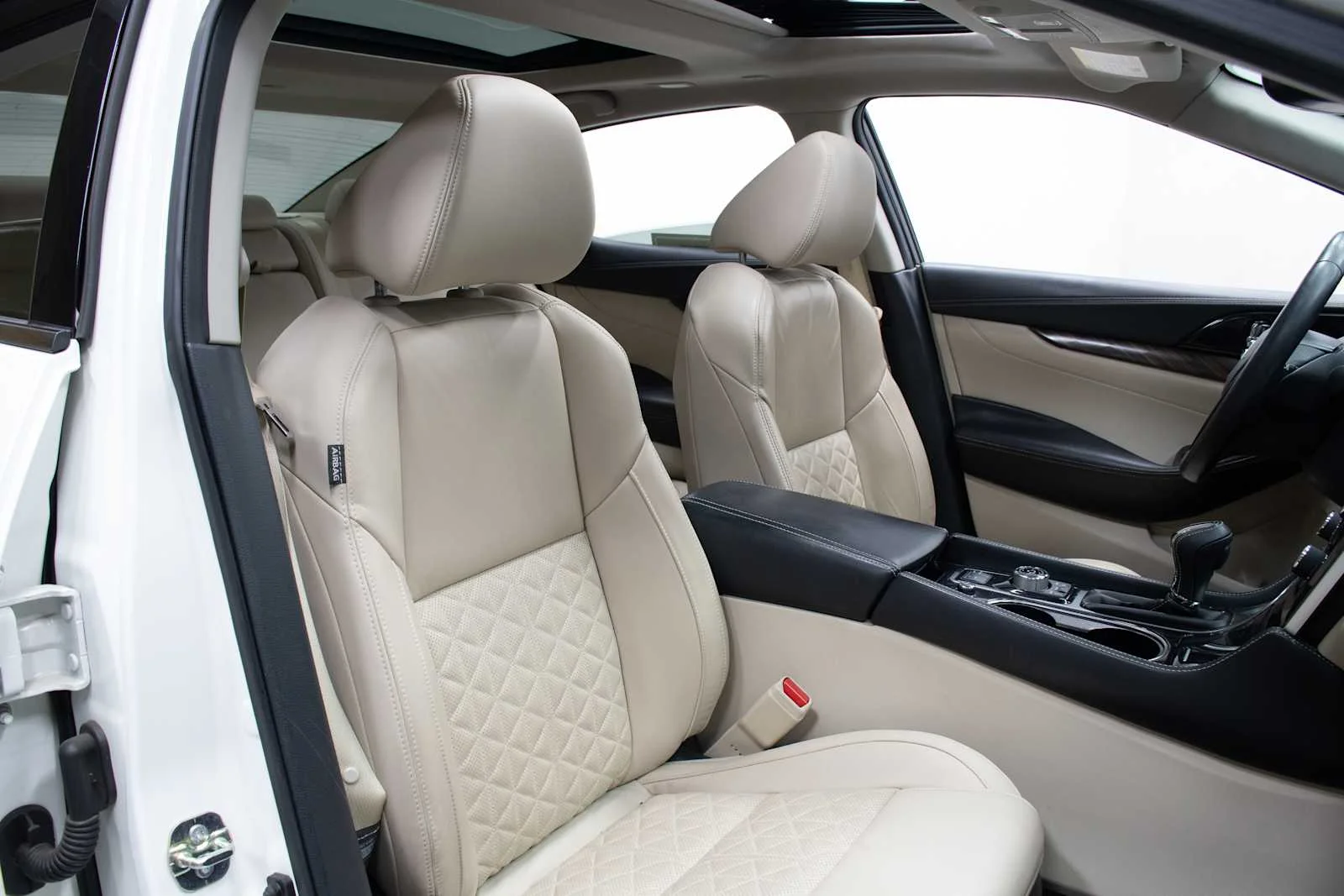 Used 2017 Pearl White Nissan Platinum image 21