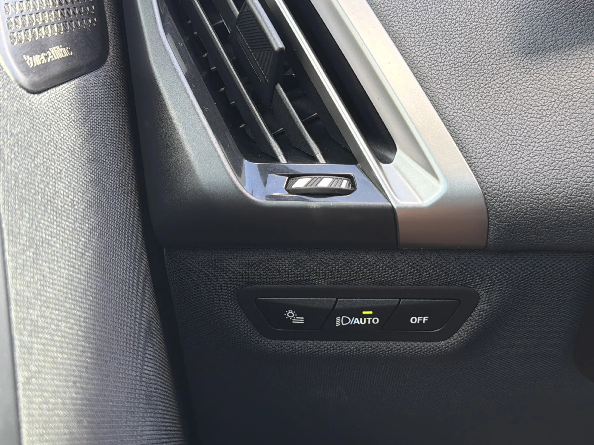 Certified Used 2025 White BMW M60 image 30