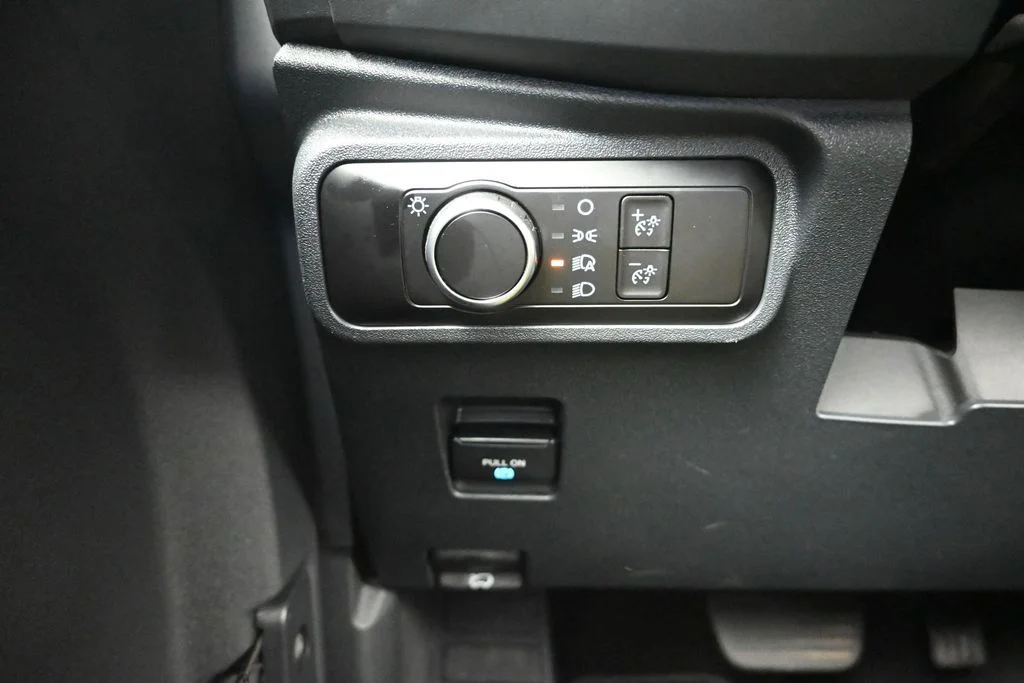 New 2026 Avalanche Gray Ford Base image 15