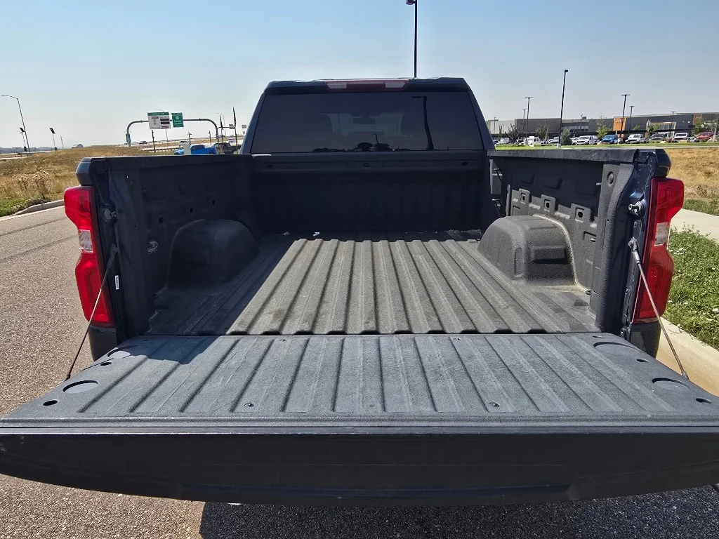 Used 2019 Northsky Blue Metallic Chevrolet Custom image 12