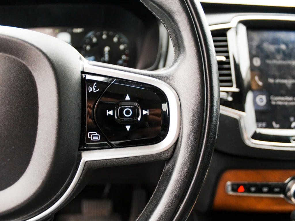 Used 2019 Crystal White Pearl Metallic Volvo Inscription image 14