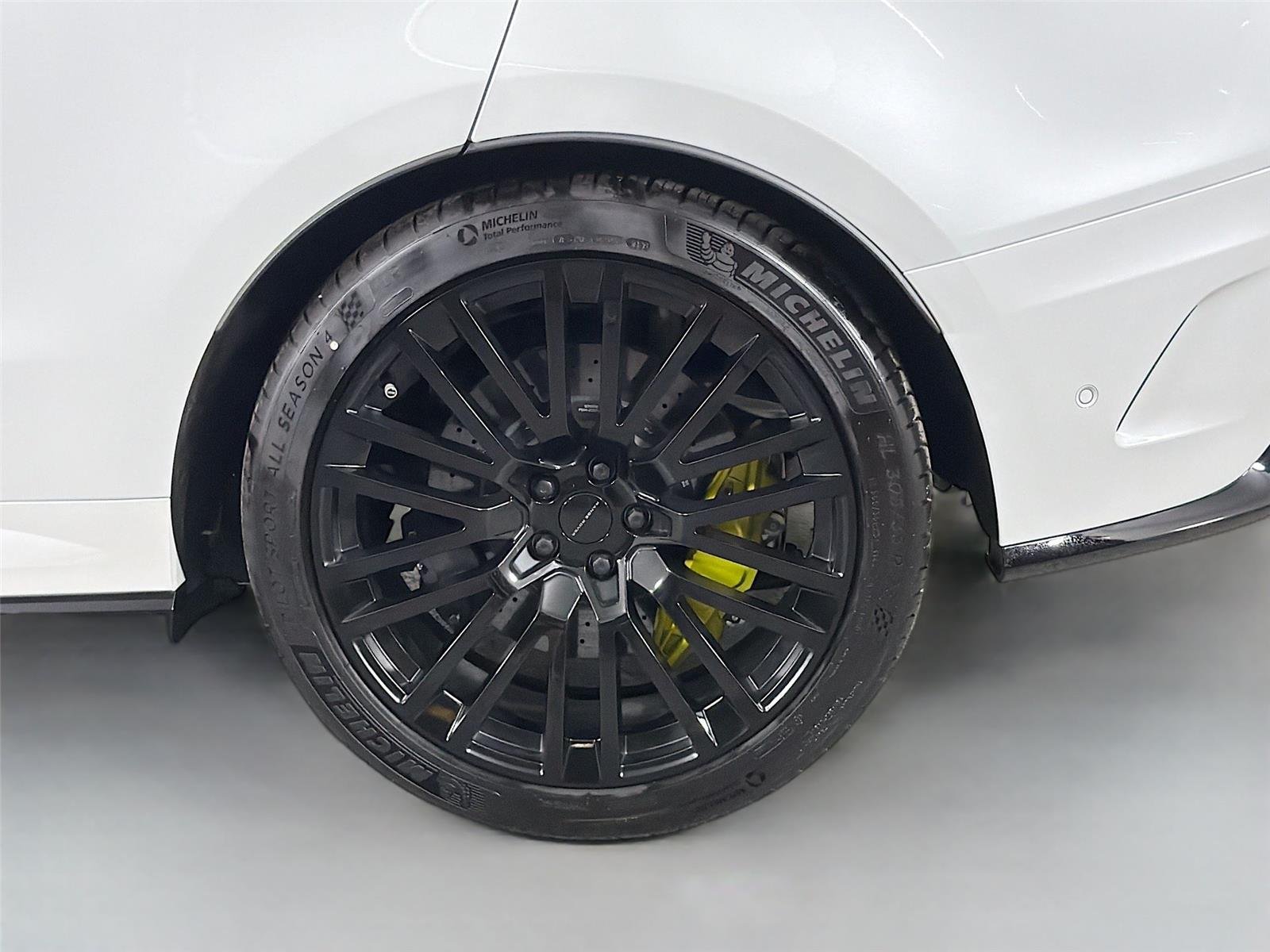 New 2026 OSTUNI PEARL WHITE Land Rover SV image 28