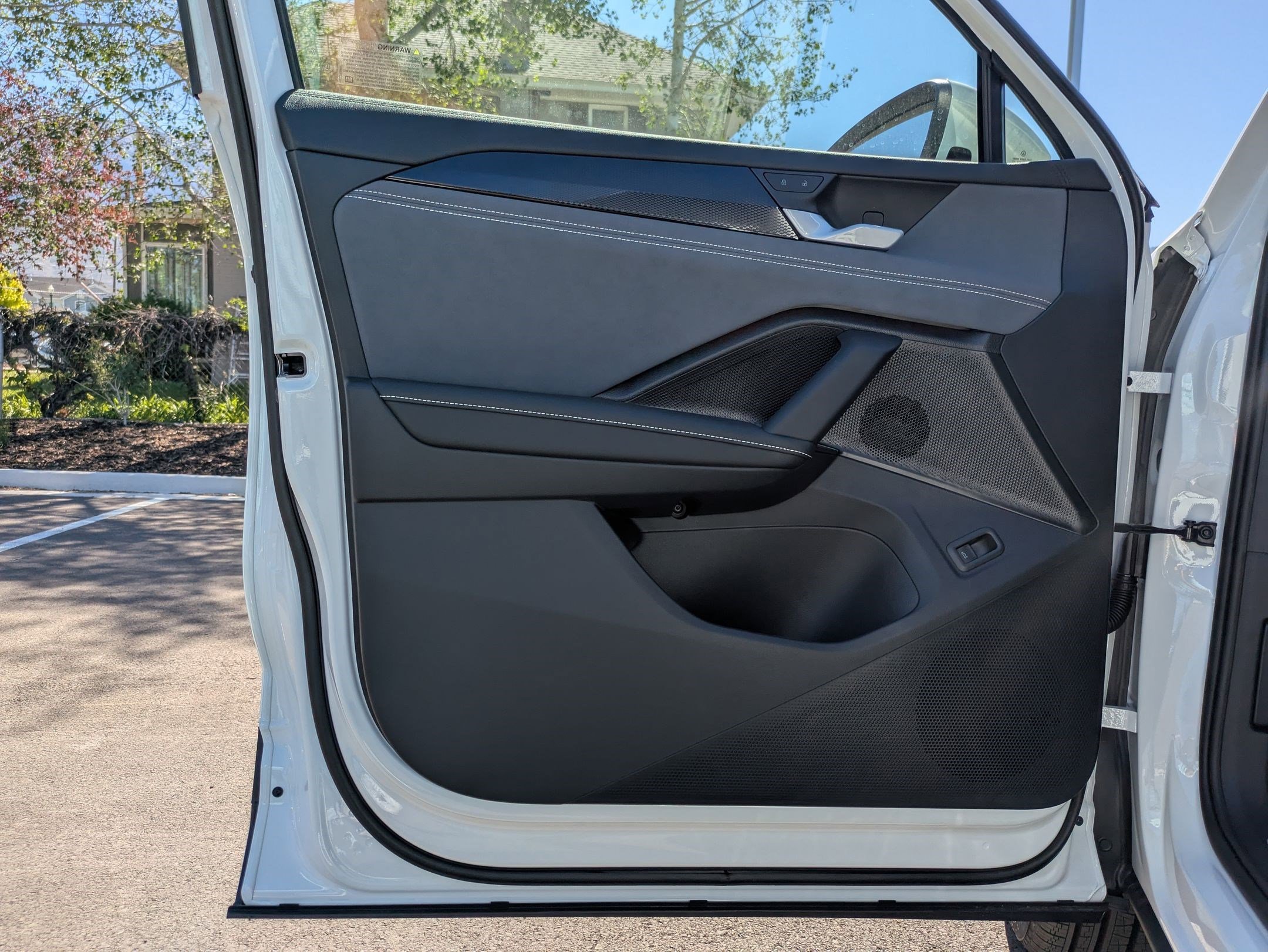 New 2026 Pure White Volkswagen SE image 10