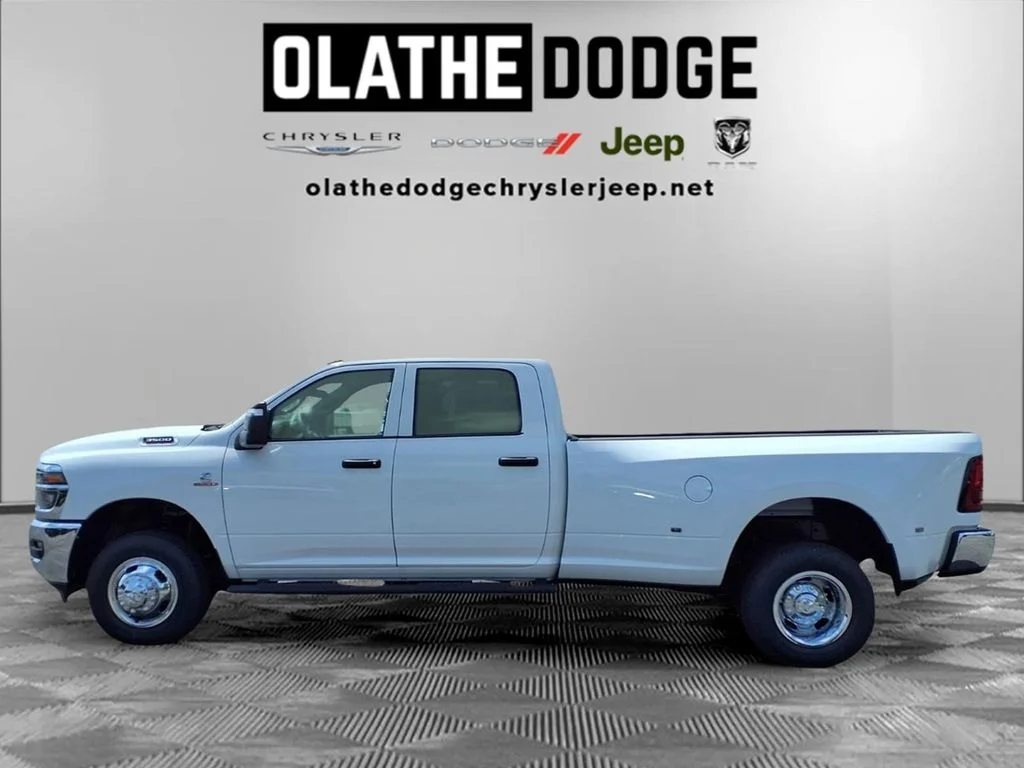 New 2026 Bright White Clear-Coat Exterior Paint RAM Tradesman image 19