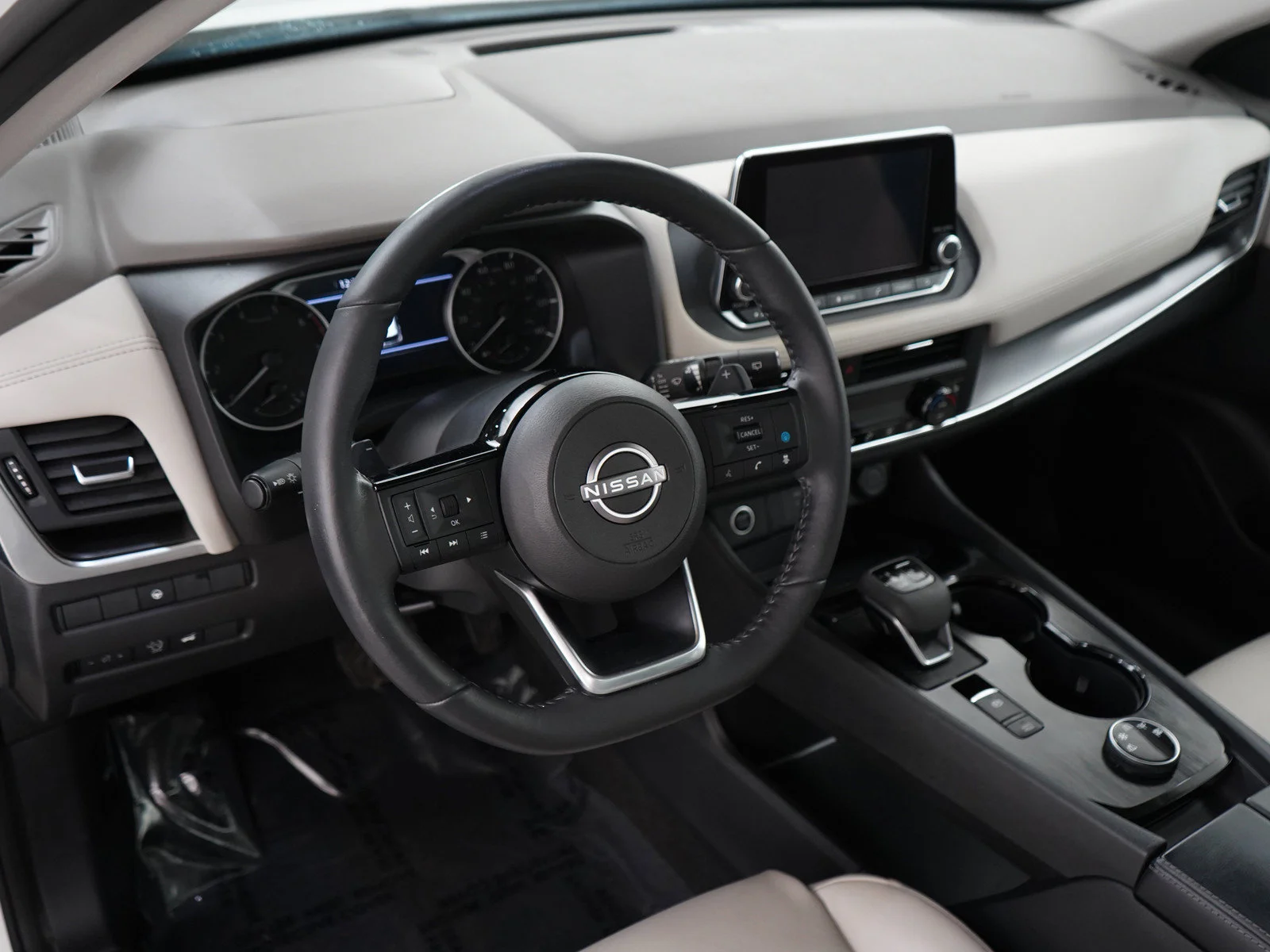 Used 2023 Pearl White Tricoat Nissan SV image 20
