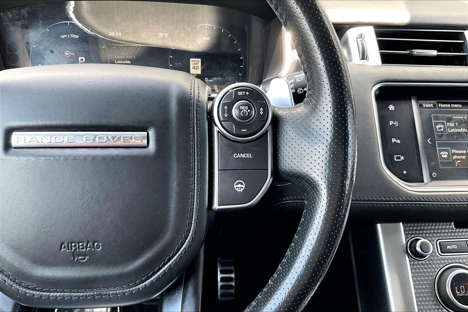 Used 2016 Blue Land Rover 5.0L V8 Supercharged SVR image 18