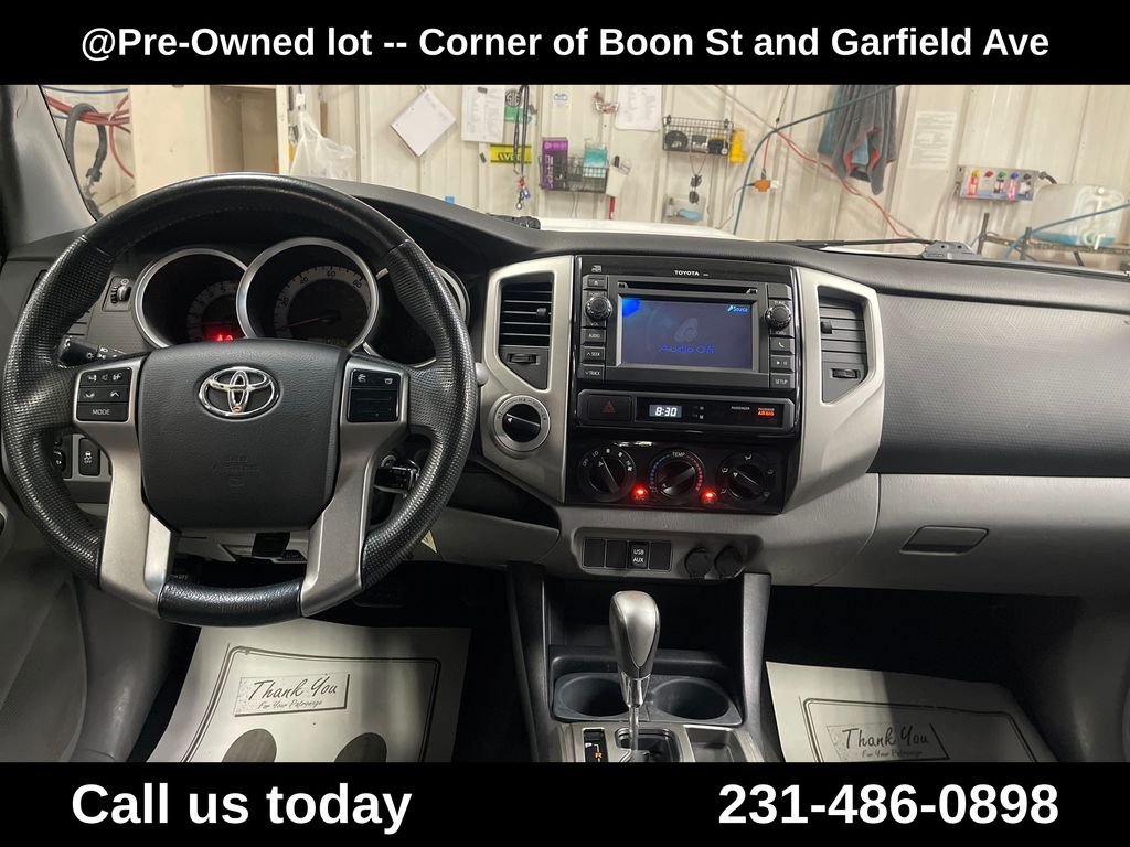 Used 2013 White Toyota Base image 18