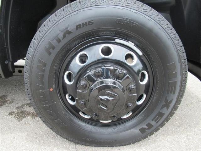 New 2026 Bright White Clear-Coat Exterior Paint RAM LARAMIE image 9