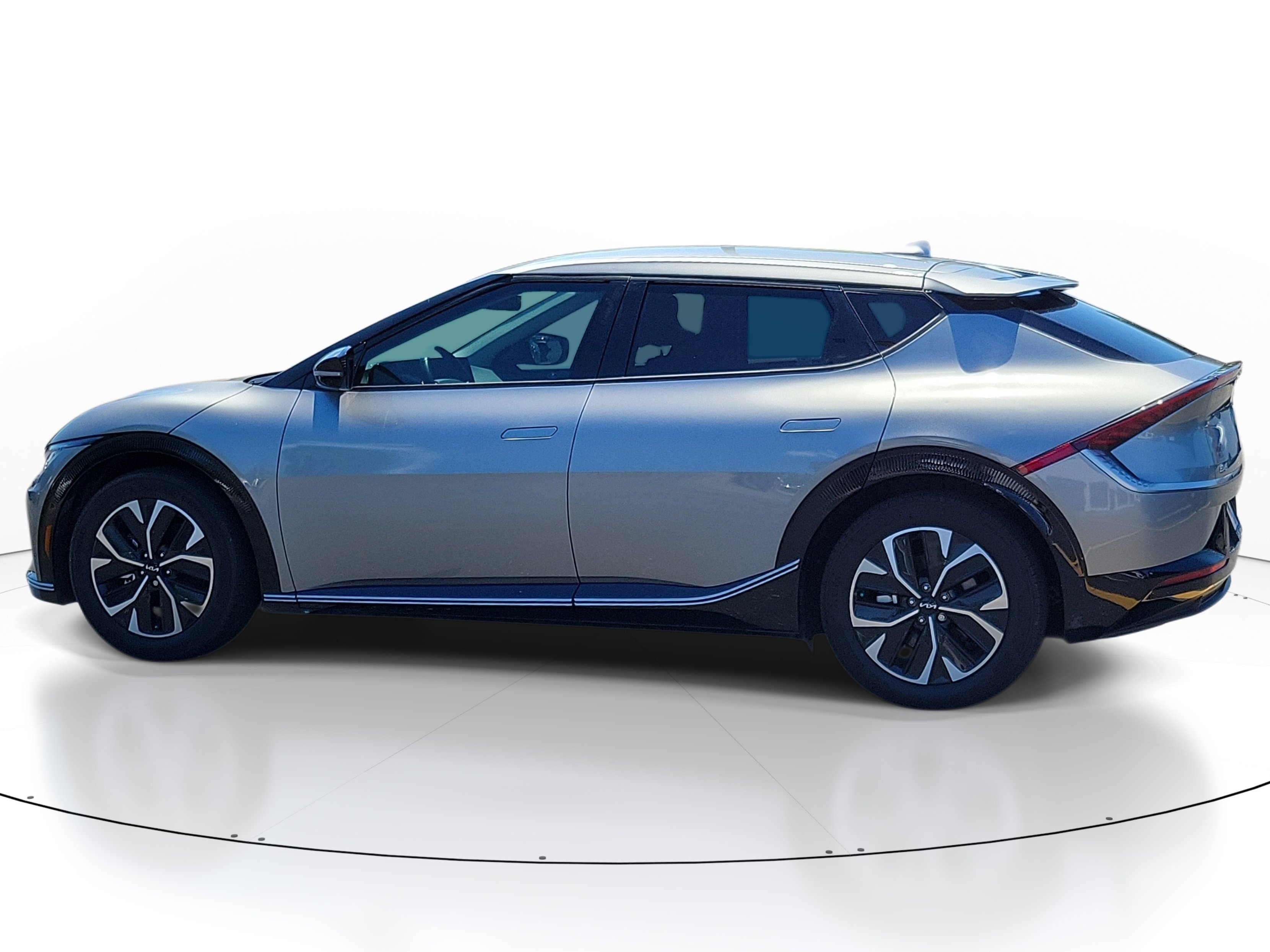 Used 2023 Steel Gray Kia Wind image 4