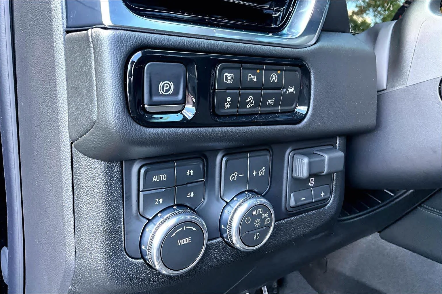 Used 2026 Onyx Black GMC Denali image 33