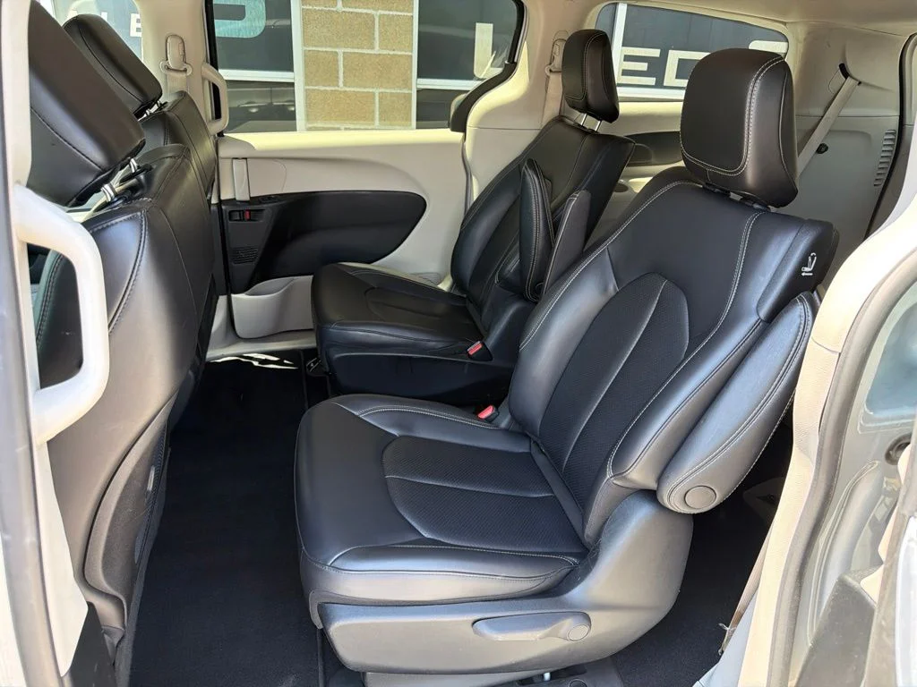 Used 2023 Silver Chrysler Touring L image 15