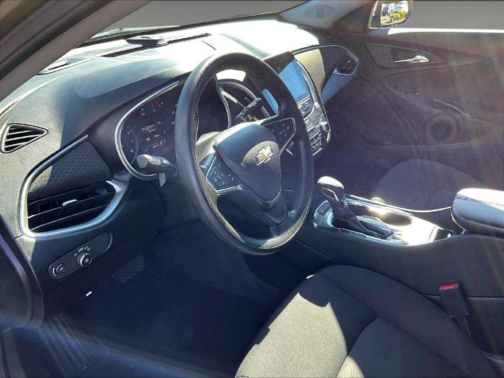 Used 2025 Gray Chevrolet LT image 8