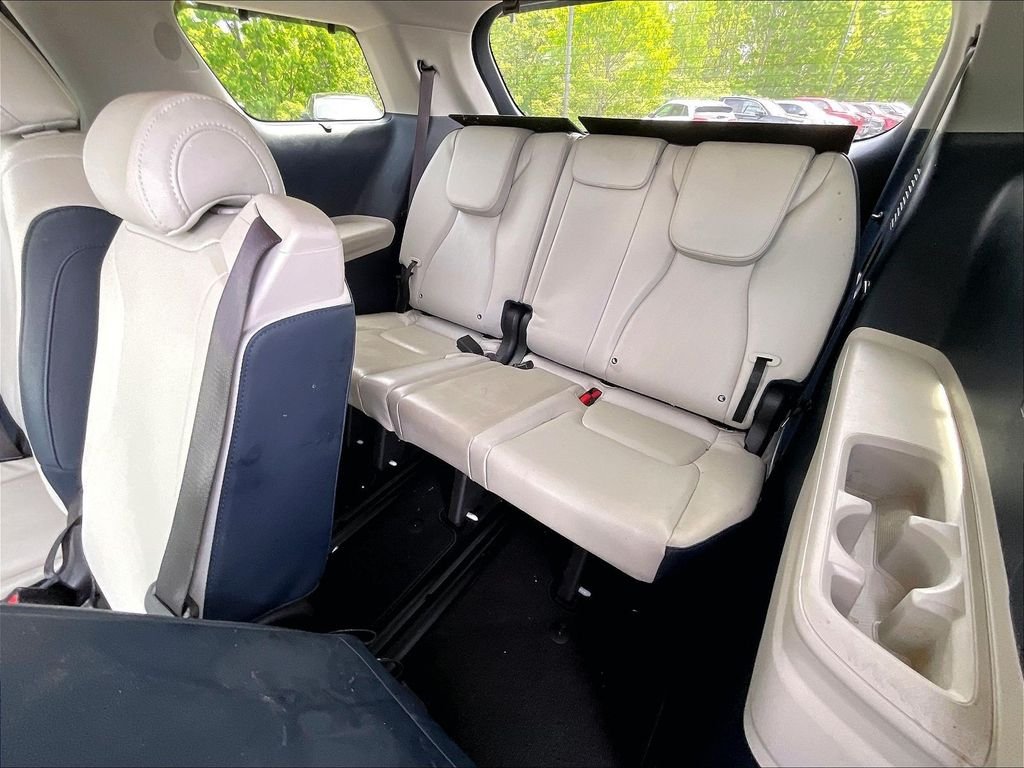 Used 2025 Snow White Pearl Kia EX image 16