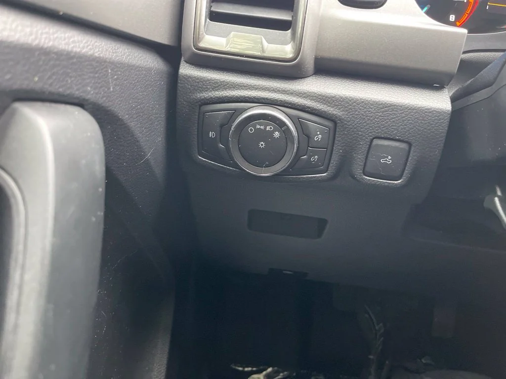 Used 2020 Black Ford XLT image 18