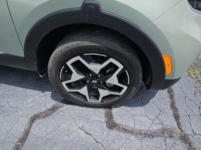 Used 2023 Green Hyundai Limited image 3