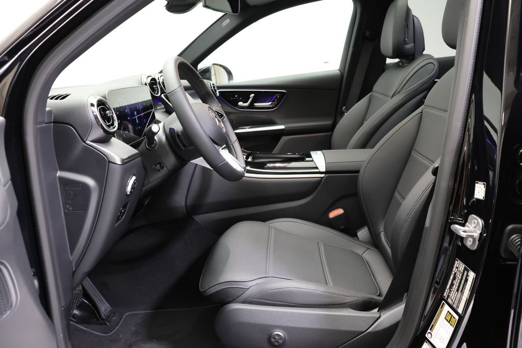 Used 2026 Black Mercedes-Benz GLC 300 image 33