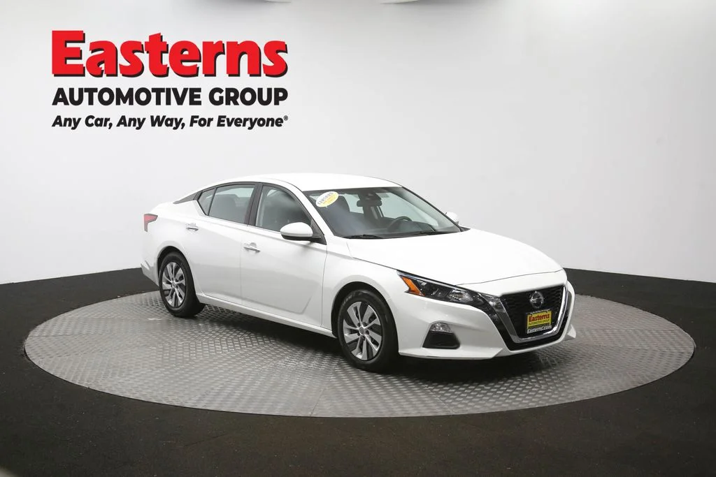 Used 2022 White Nissan 2.5 S image 47