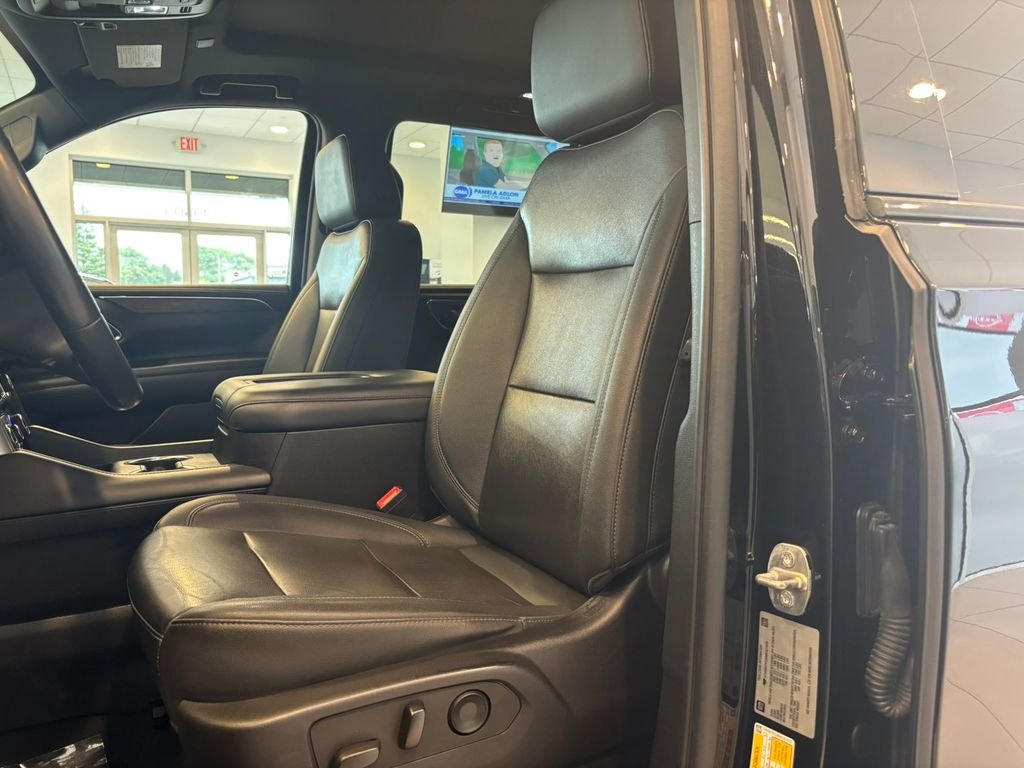 Used 2022 Black Chevrolet Z71 image 12