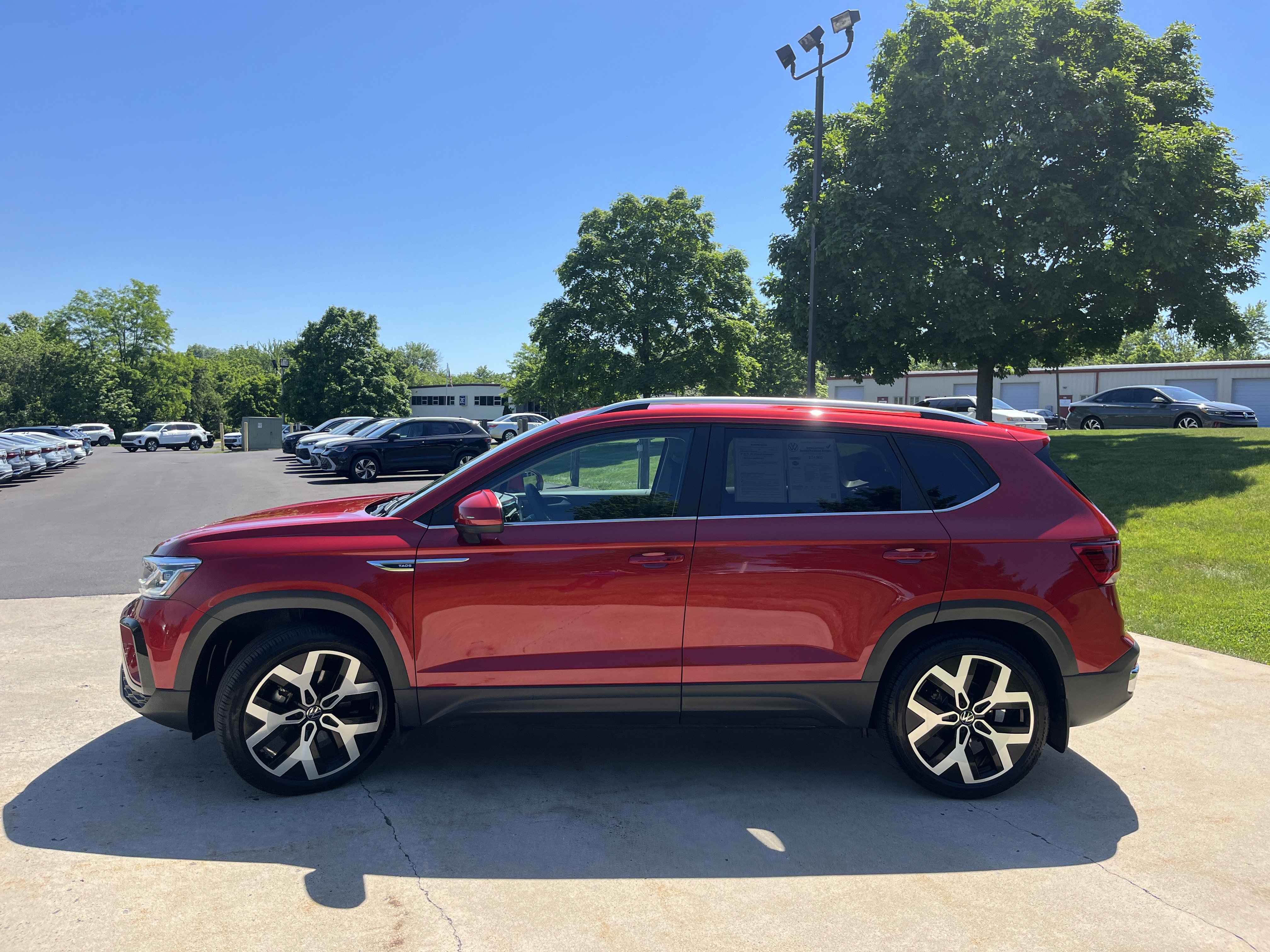 Used 2023 Kings Red Metallic Volkswagen SEL image 8