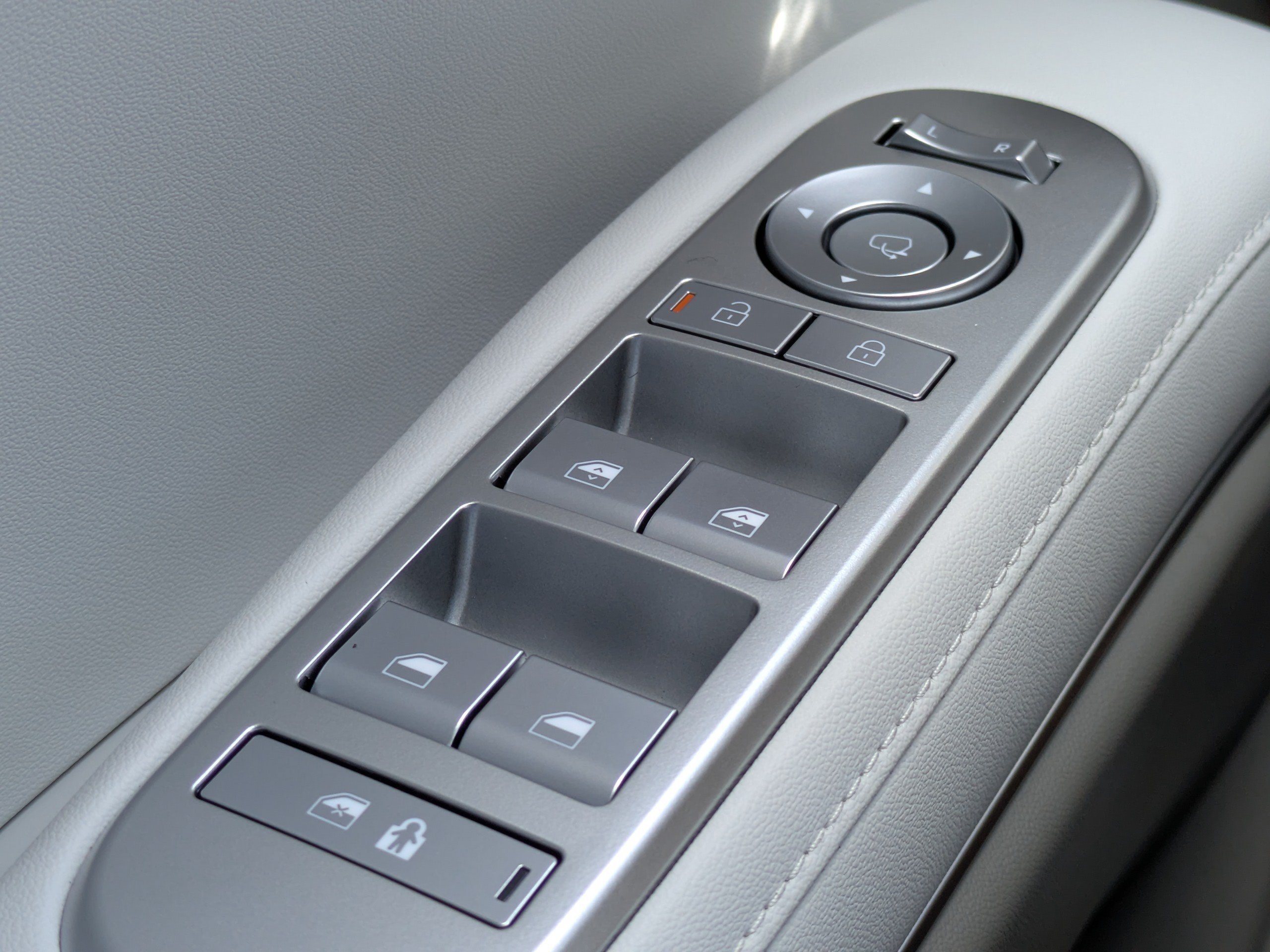 New 2026 Creamy White Pearl Hyundai Blue SEL Premium 8P image 23