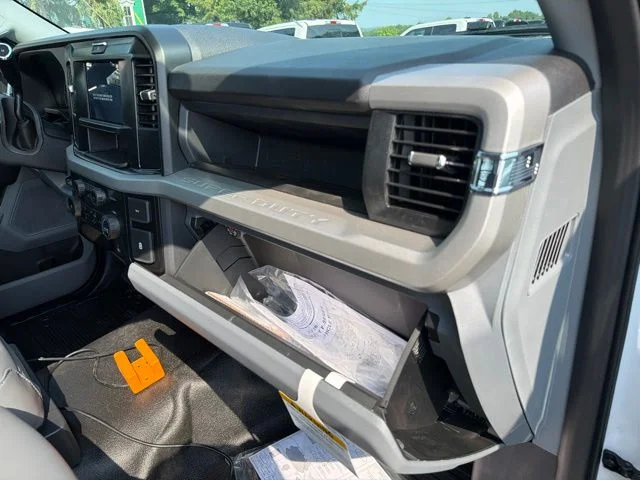 New 2026 Oxford White Ford F-550® XL image 31