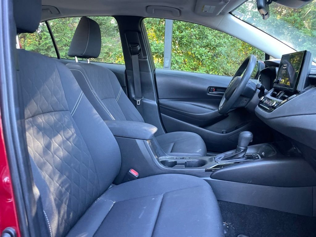 Used 2023 Pearl Toyota LE image 20