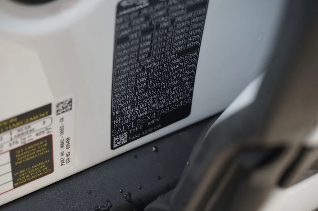 Used 2026 White Land Rover Dynamic SE image 29